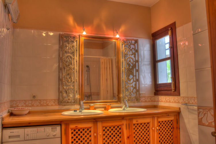 Extremely private land house with pool to rent in Competa, Costa del Sol, Andalusia